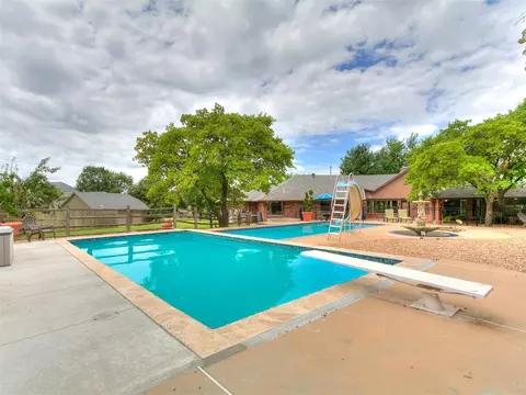 5204 Summit Dr, Edmond, OK 73034 photo 3