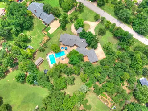 5204 Summit Dr, Edmond, OK 73034 photo 4