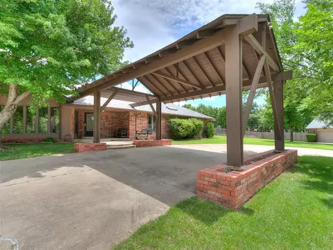5204 Summit Dr, Edmond, OK 73034 photo 2