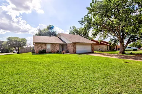 1164 Hillside Dr, Enid, OK 73701