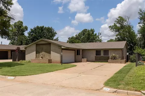 5409 NW 64th St, Warr Acres, OK 73132
