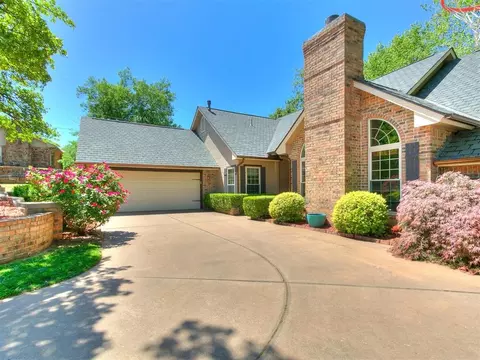 402 Hunters Ct, Edmond, OK 73034
