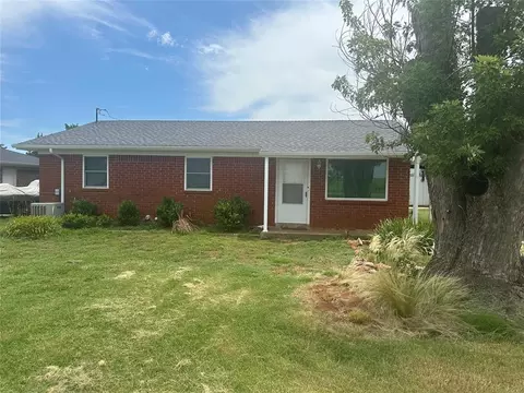 380 Weichel St, Colony, OK 73021 photo 2