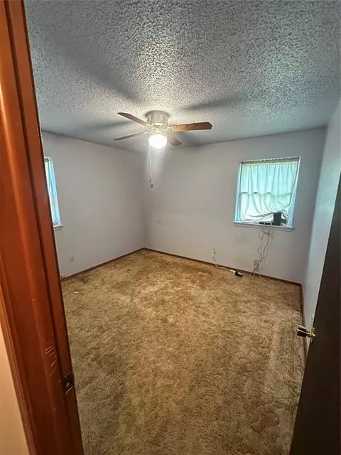 380 Weichel St, Colony, OK 73021 photo 4