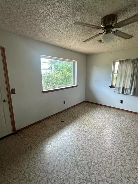 380 Weichel St, Colony, OK 73021 photo 14