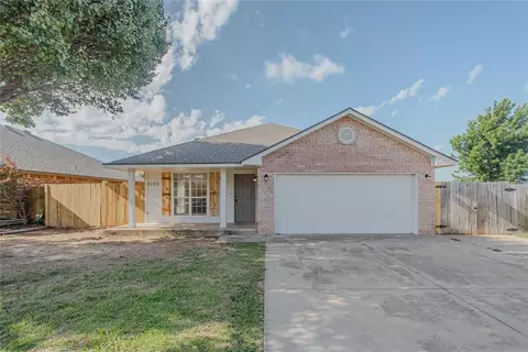 2100 NE 13th St, Moore, OK 73160
