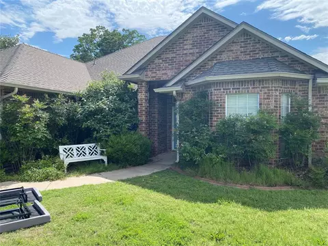 9045 Driftwood Ct, Edmond, OK 73034