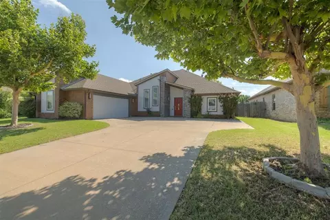 17404 White Hawk Dr, Edmond, OK 73012