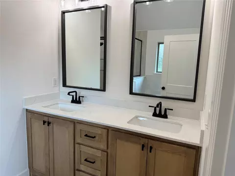 Bath - 2665 Pistache Way, Newcastle, OK 73065 photo 2 of 5