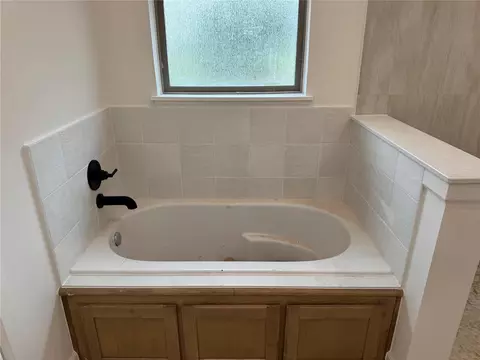 Bath - 2665 Pistache Way, Newcastle, OK 73065 photo 1 of 5