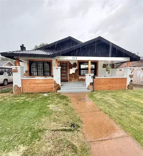 717 E Walnut St, Altus, OK 73521