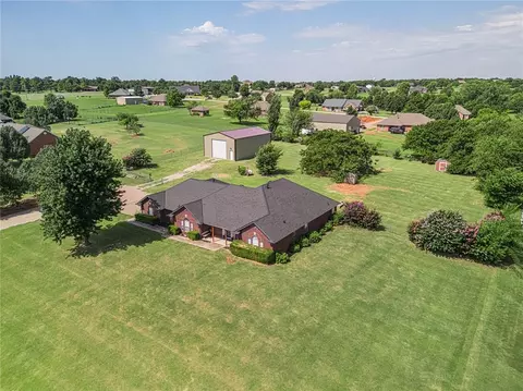 813 Summer Oaks Dr, Blanchard, OK 73010