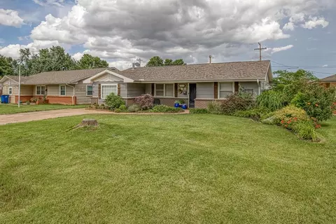 605 S Cimarron St, Hennessey, OK 73742