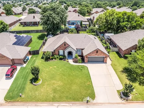 2044 Yorkshire Dr, Midwest City, OK 73130