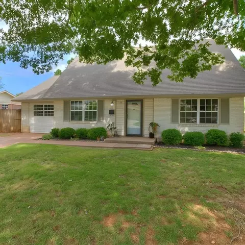 2201 Marshall Dr, Edmond, OK 73013