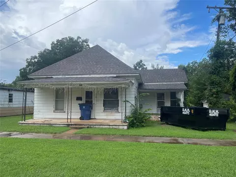 215 S Maple St, Guthrie, OK 73044