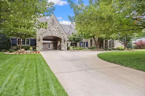 1608 Mulholland Dr, Edmond, OK 73012
