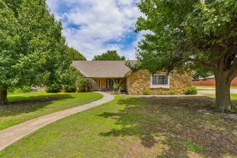 11900 Surrey Ln, Yukon, OK 73099