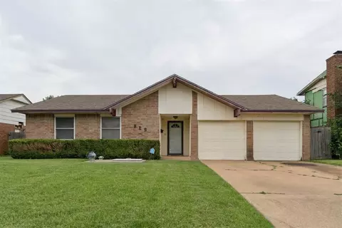 809 N Southminster St, Moore, OK 73160