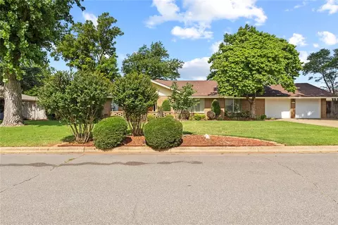 717 Maple St, Weatherford, OK 73096