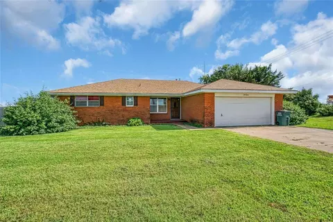 2724 S Chapman Rd, Clinton, OK 73601
