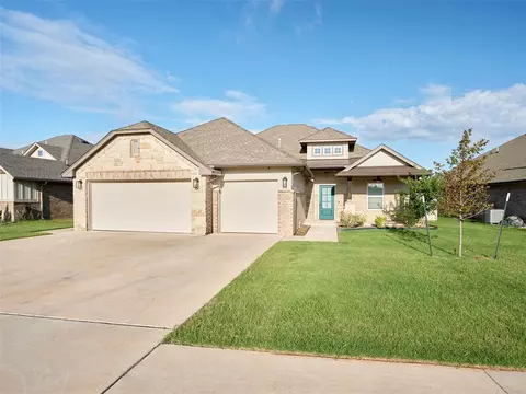 2105 N Fork Dr, Moore, OK 73160