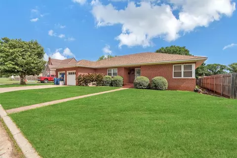 315 W 6th St, Cordell, OK 73632