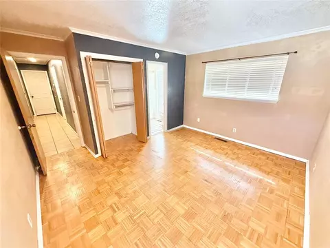 Bedroom - 2512 Apache St, Altus, OK 73521 photo 4 of 5