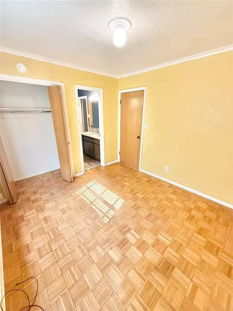 Bedroom - 2512 Apache St, Altus, OK 73521 photo 3 of 5