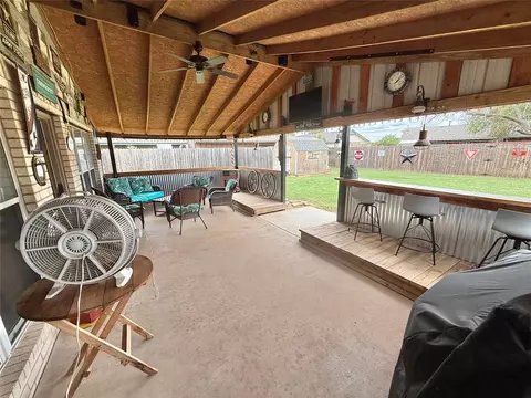 Exterior - 2512 Apache St, Altus, OK 73521 photo 4 of 9