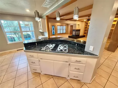 Kitchen - 2512 Apache St, Altus, OK 73521 photo 3 of 5