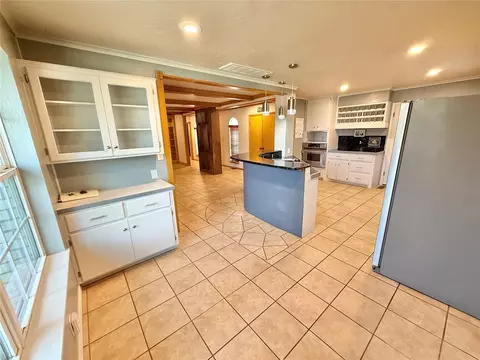 Kitchen - 2512 Apache St, Altus, OK 73521 photo 1 of 5