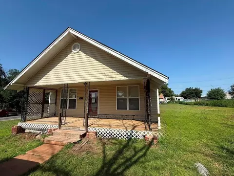 223 N Market St, Cordell, OK 73632