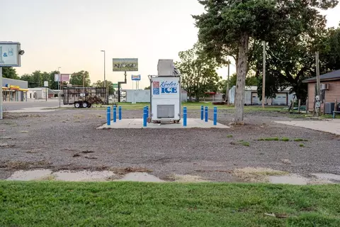 701 W 3rd St, Elk City, OK 73644