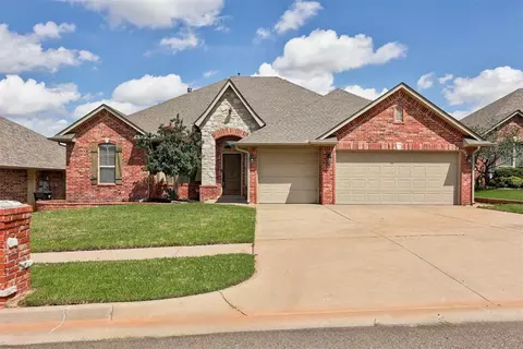 2641 SE 7th St, Moore, OK 73160