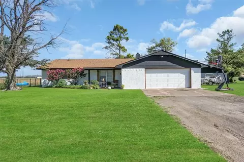 323 W 13th St, Snyder, OK 73566