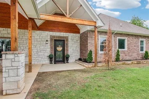 9228 E Cardinal Pl, Midwest City, OK 73130