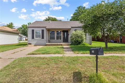 319 E Arapaho Ave, Weatherford, OK 73096