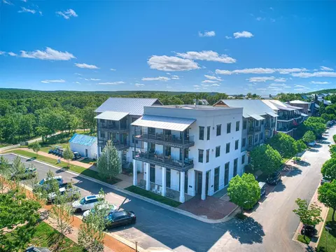 29 Water St #10F, Carlton Landing, OK 74432