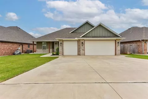 1404 N Wisteria Ter, Mustang, OK 73064