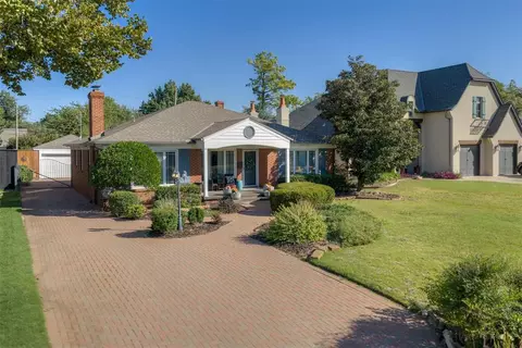 1109 Bedford Dr, Nichols Hills, OK 73116