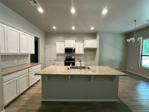 Kitchen - 104741 S Pimlico Pass, Mcloud, OK 74851 photo 2 of 5