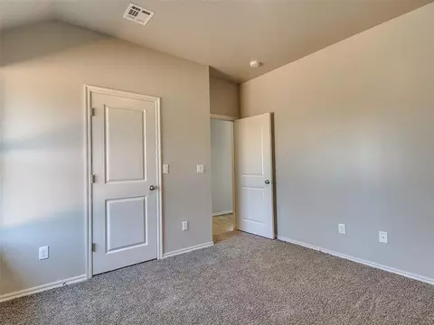 Bedroom - 104741 S Pimlico Pass, Mcloud, OK 74851 photo 4 of 7