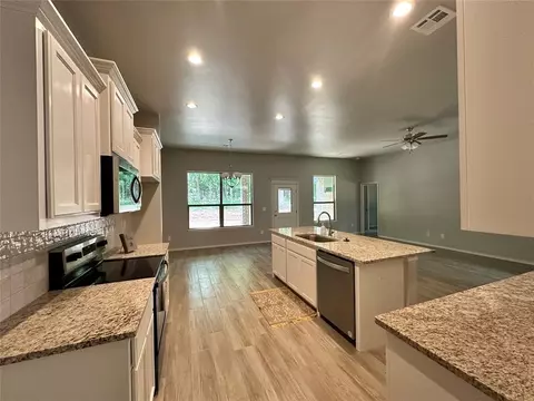 Kitchen - 104741 S Pimlico Pass, Mcloud, OK 74851 photo 3 of 5