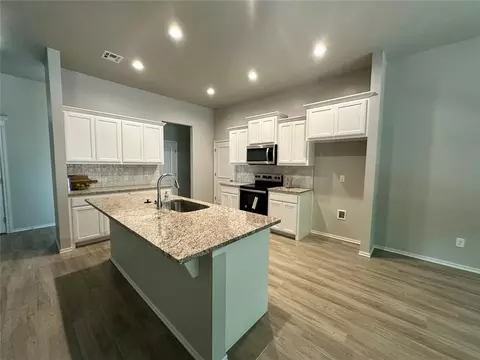 Kitchen - 104741 S Pimlico Pass, Mcloud, OK 74851 photo 1 of 5