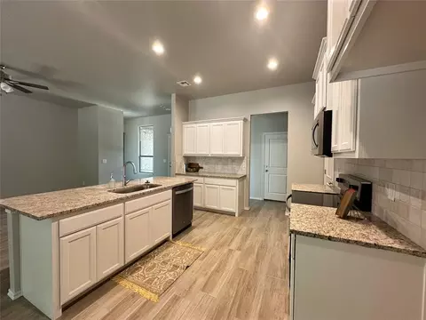 Kitchen - 104741 S Pimlico Pass, Mcloud, OK 74851 photo 5 of 5