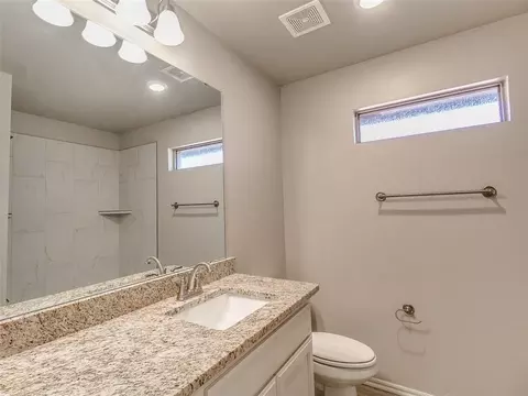 Bath - 104741 S Pimlico Pass, Mcloud, OK 74851 photo 2 of 5