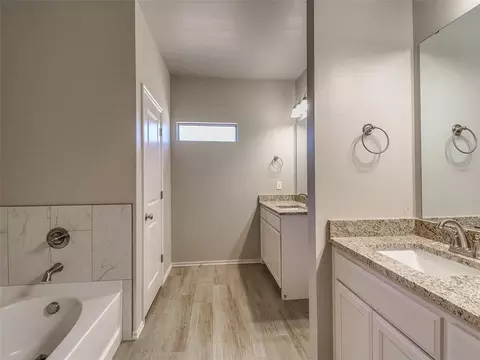Bath - 104741 S Pimlico Pass, Mcloud, OK 74851 photo 5 of 5