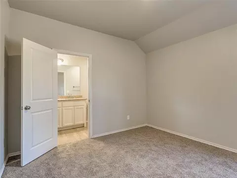 Bedroom - 104741 S Pimlico Pass, Mcloud, OK 74851 photo 2 of 7