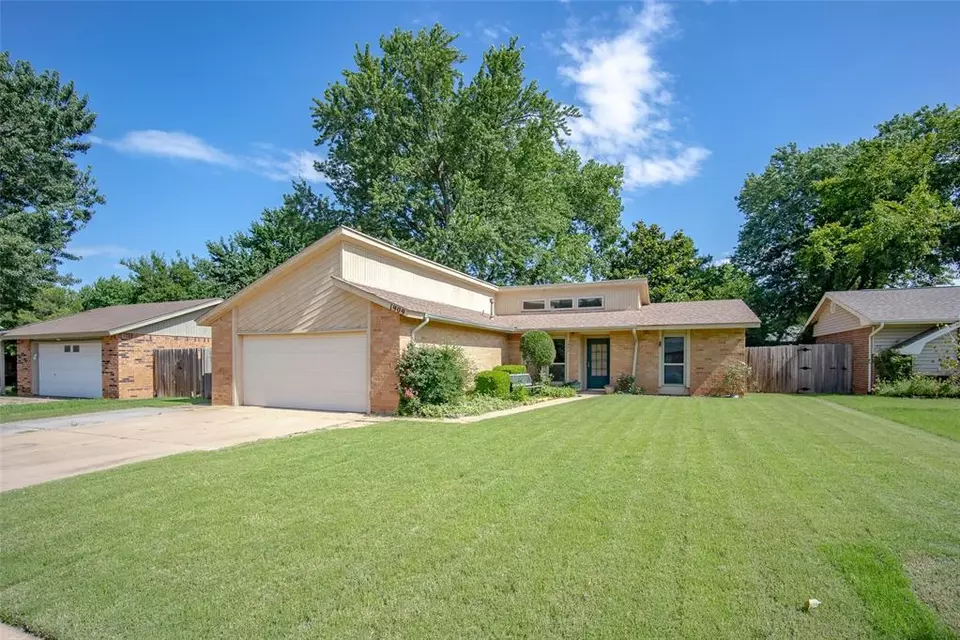  1909 Oakcreek Dr, Norman, OK 73071 photo 2